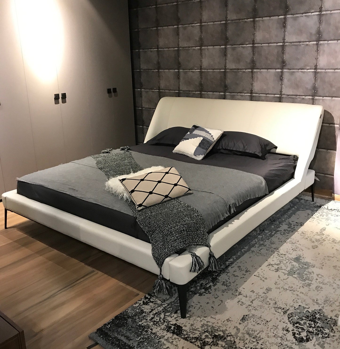 GC1712 Luxury Villa Up-holstered Bed