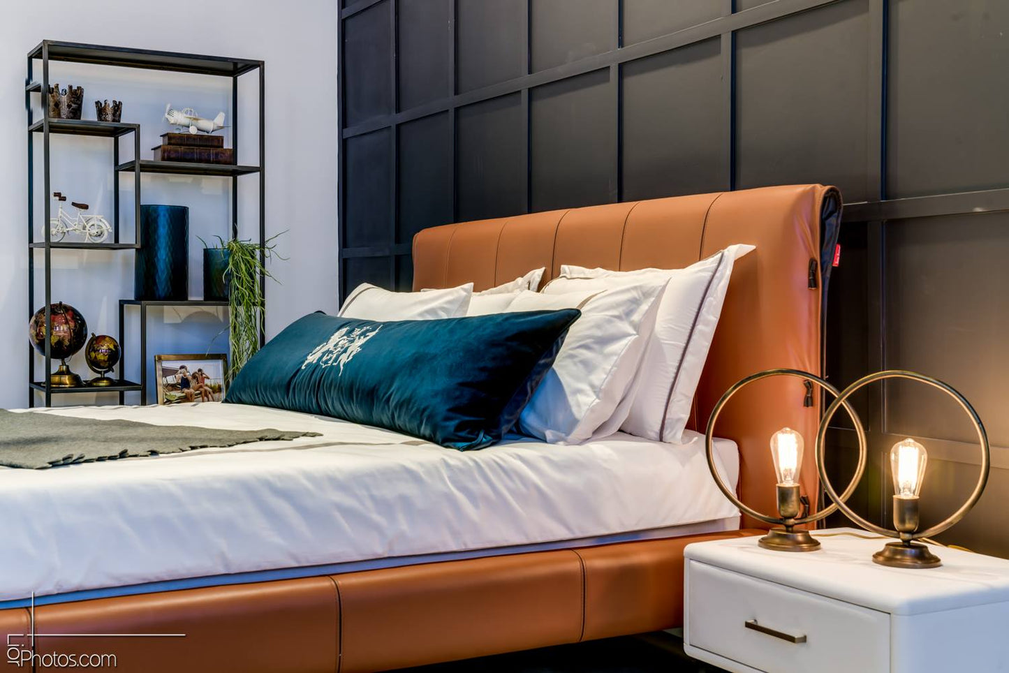 GC1727 Factory Price Villa Up-holstered Bed