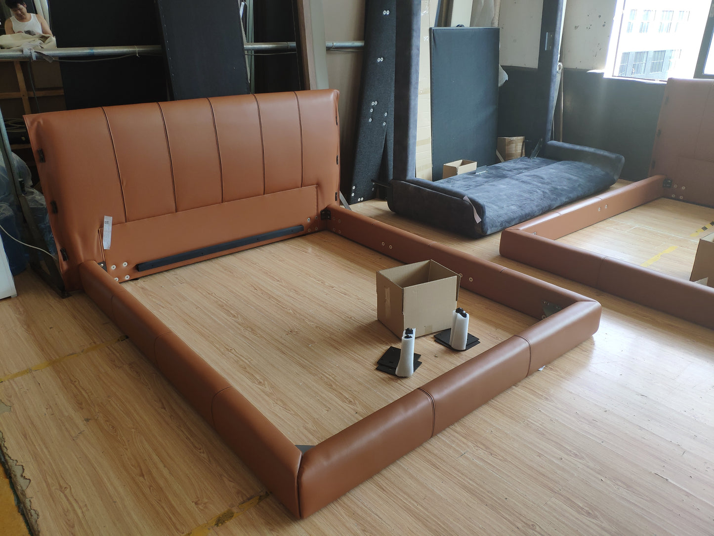GC1727 Factory Price Villa Up-holstered Bed