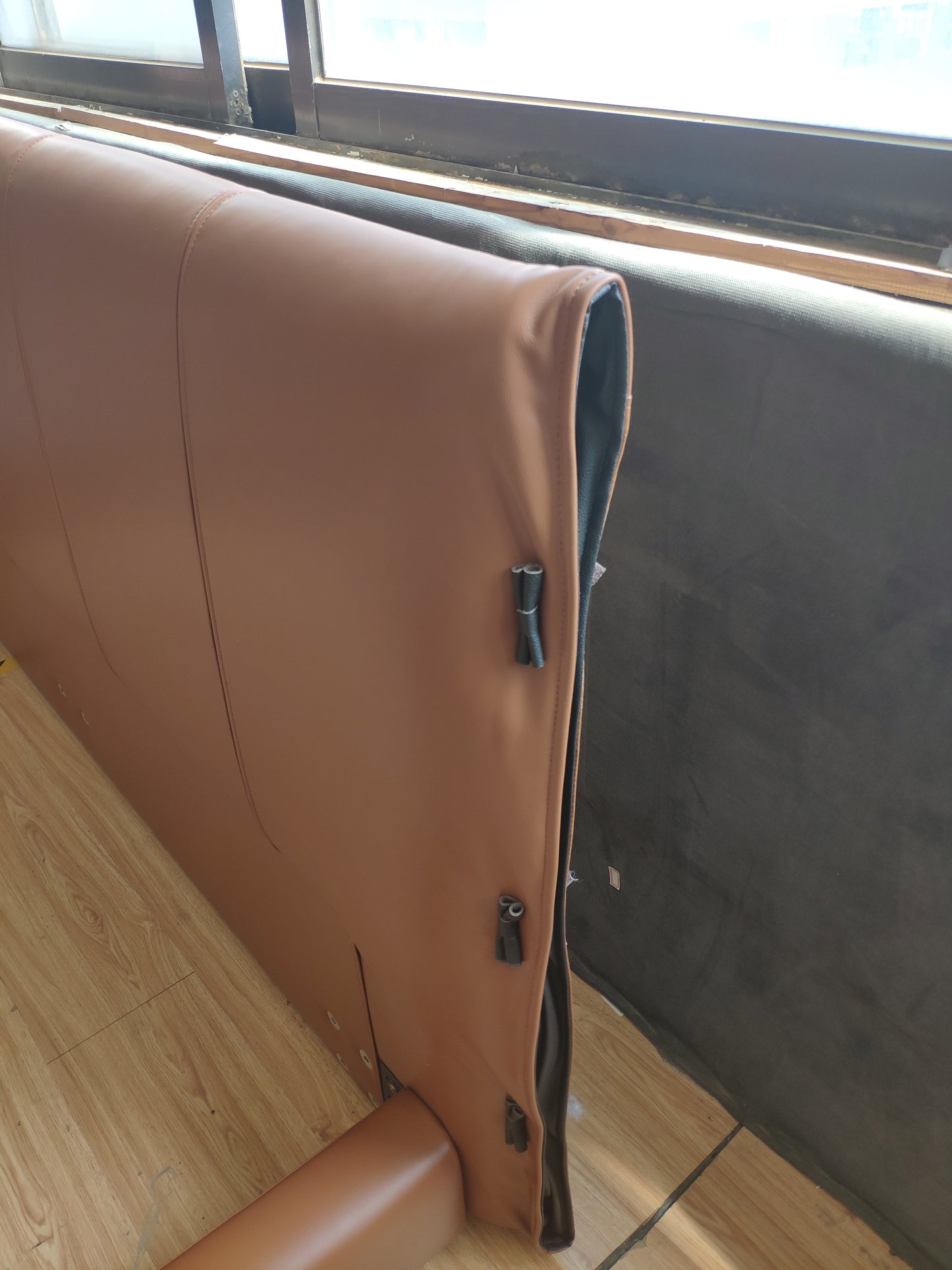 GC1727 Factory Price Villa Up-holstered Bed