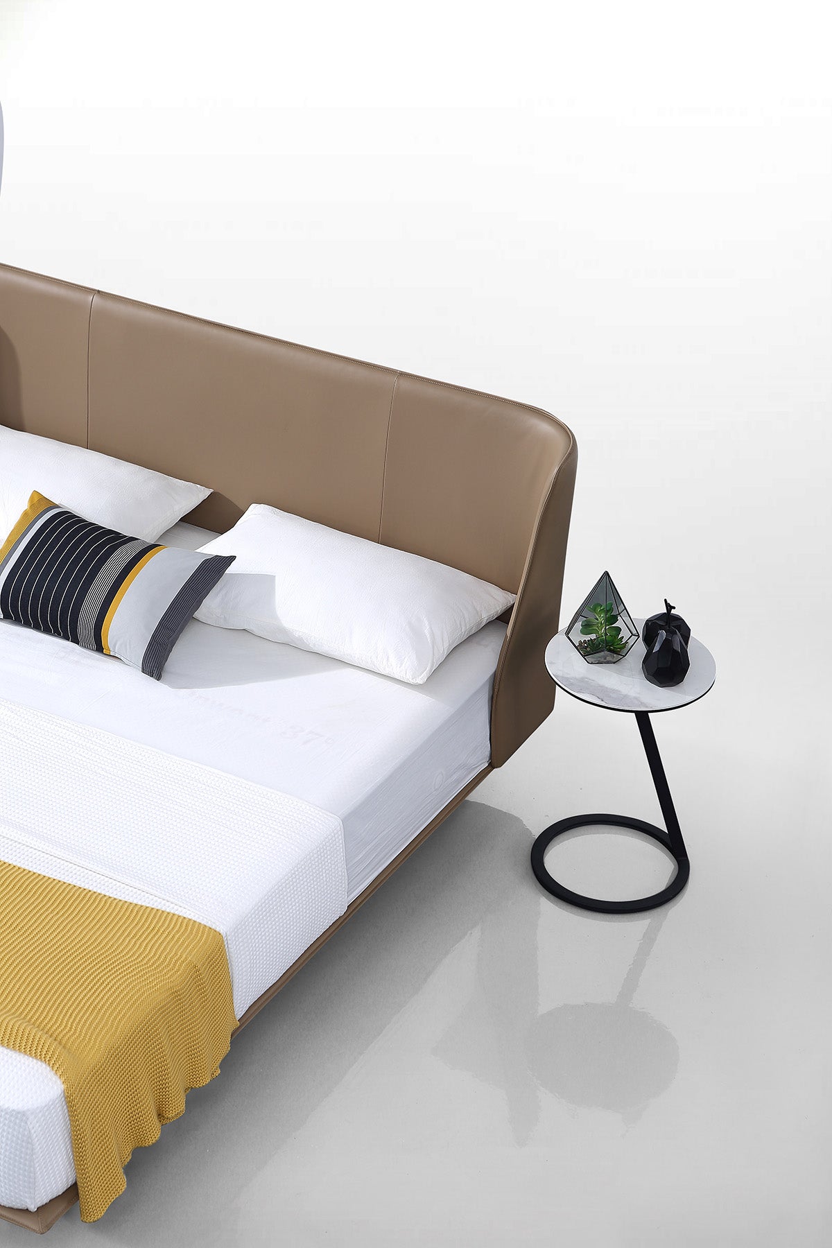 GC1733 Comfortable Luxury Queen Bed