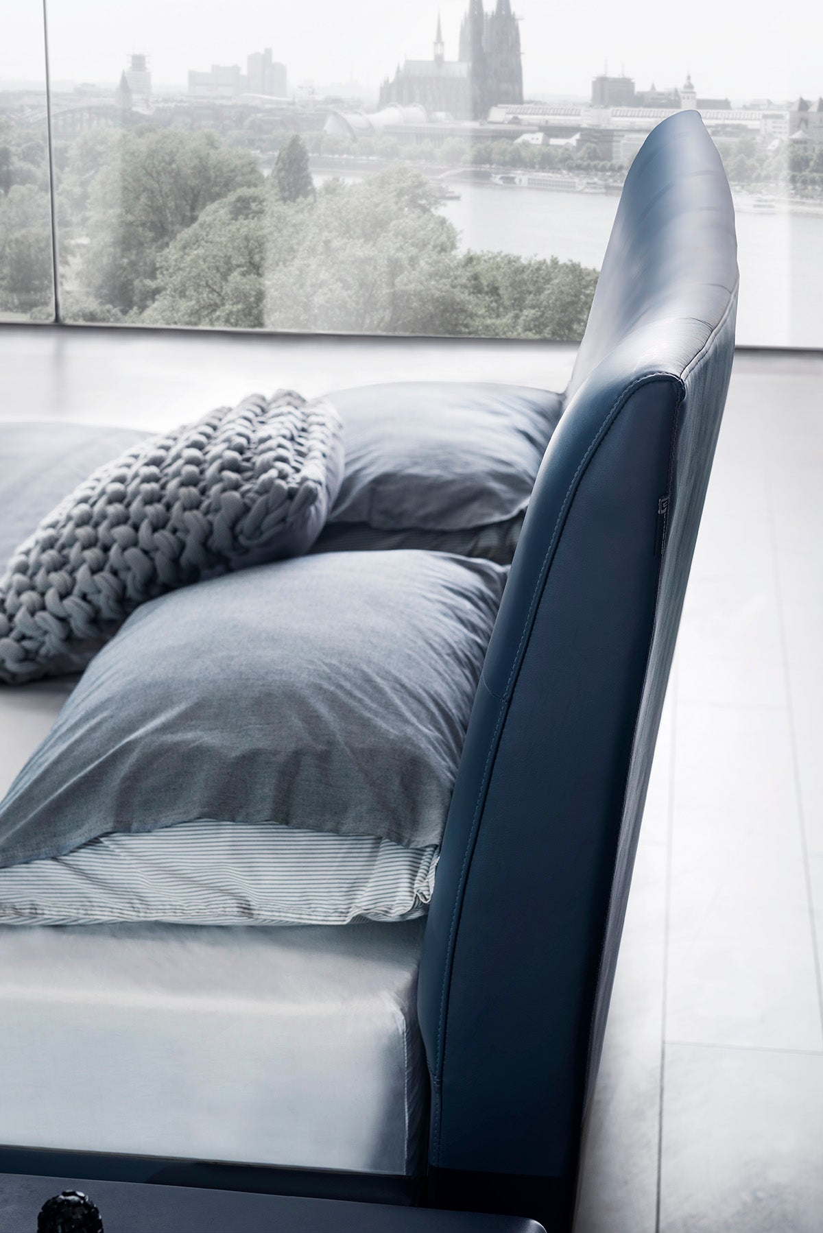 GC1817 Comfortable Up-holstered King Bed