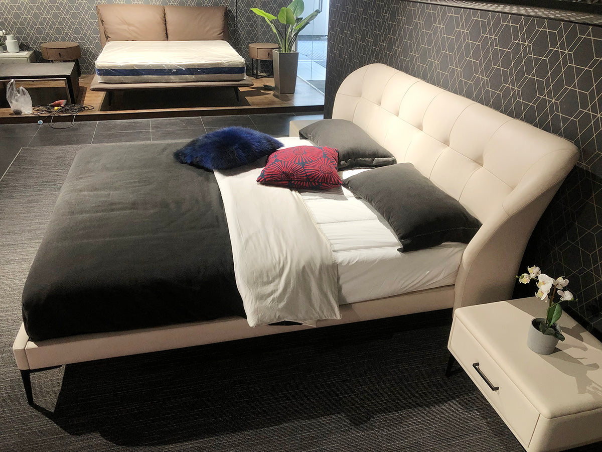 GC1818 Italian Soft Up-holstered King Bed