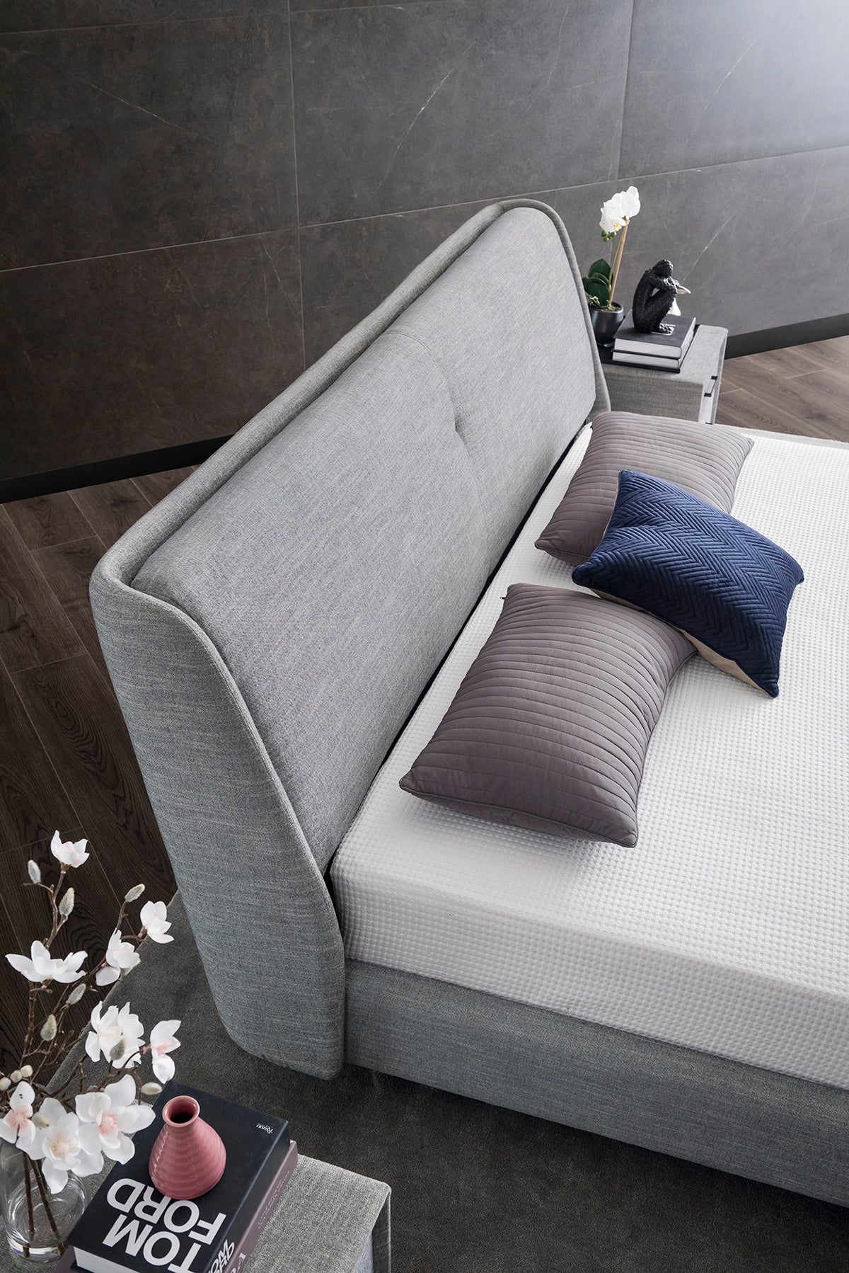 GC1820 Elegant Comfortable Upholstered Bed
