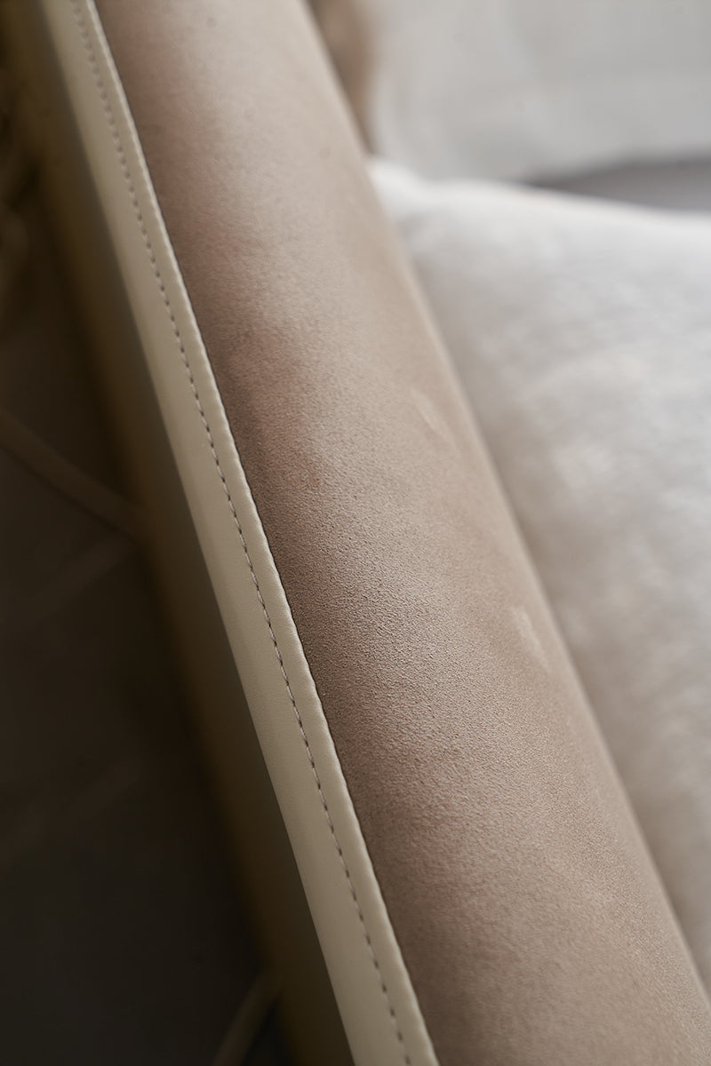 GC1827 Steel Frame Elegant Upholstered Bed