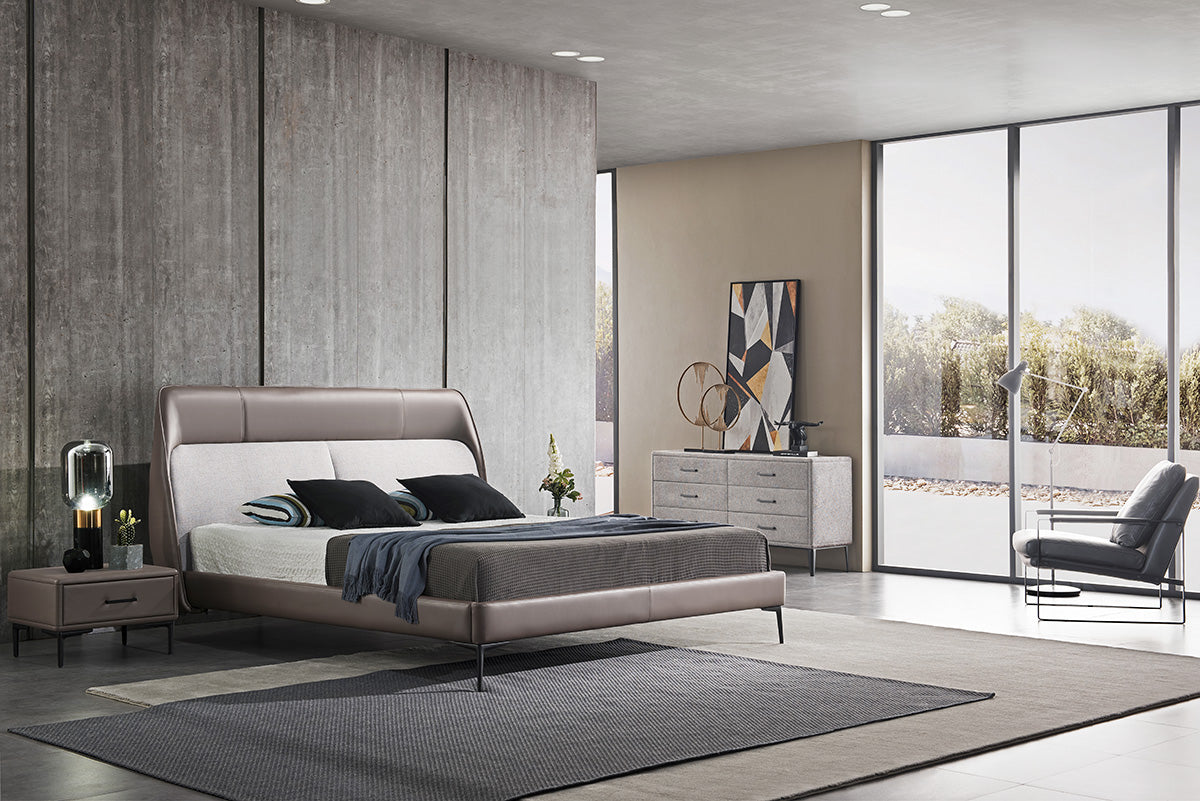 GC1833 Nice Leather Upholstered Bed