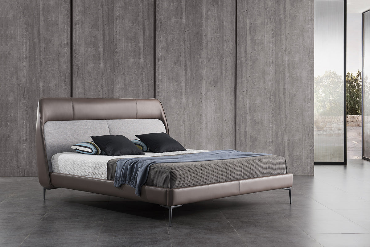 GC1833 Nice Leather Upholstered Bed