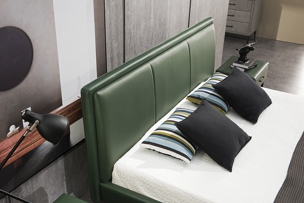 GC2005 Classic Leather Upholstered Bed