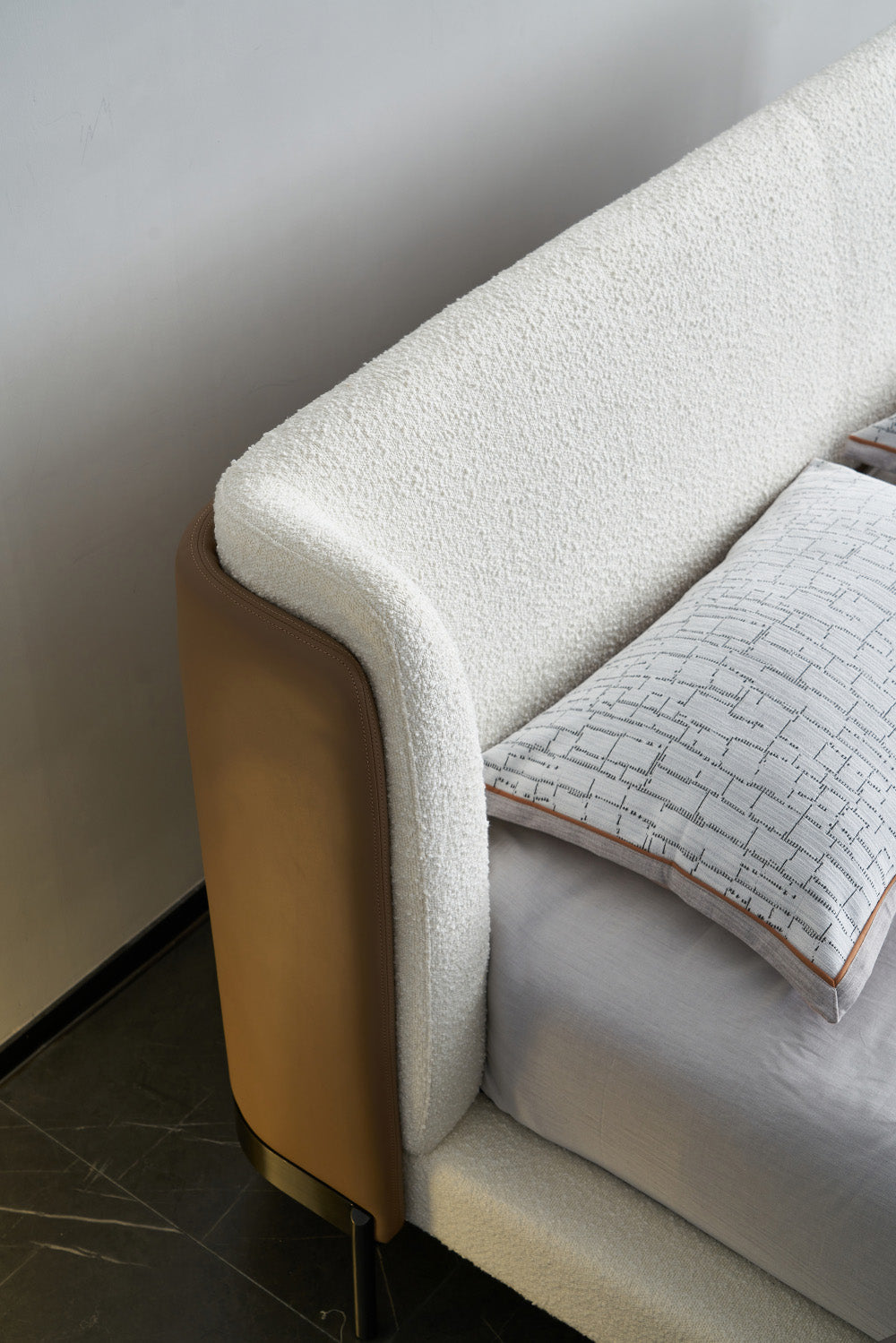 GC2123 Hot Sell Lambswool Upholstered Bed