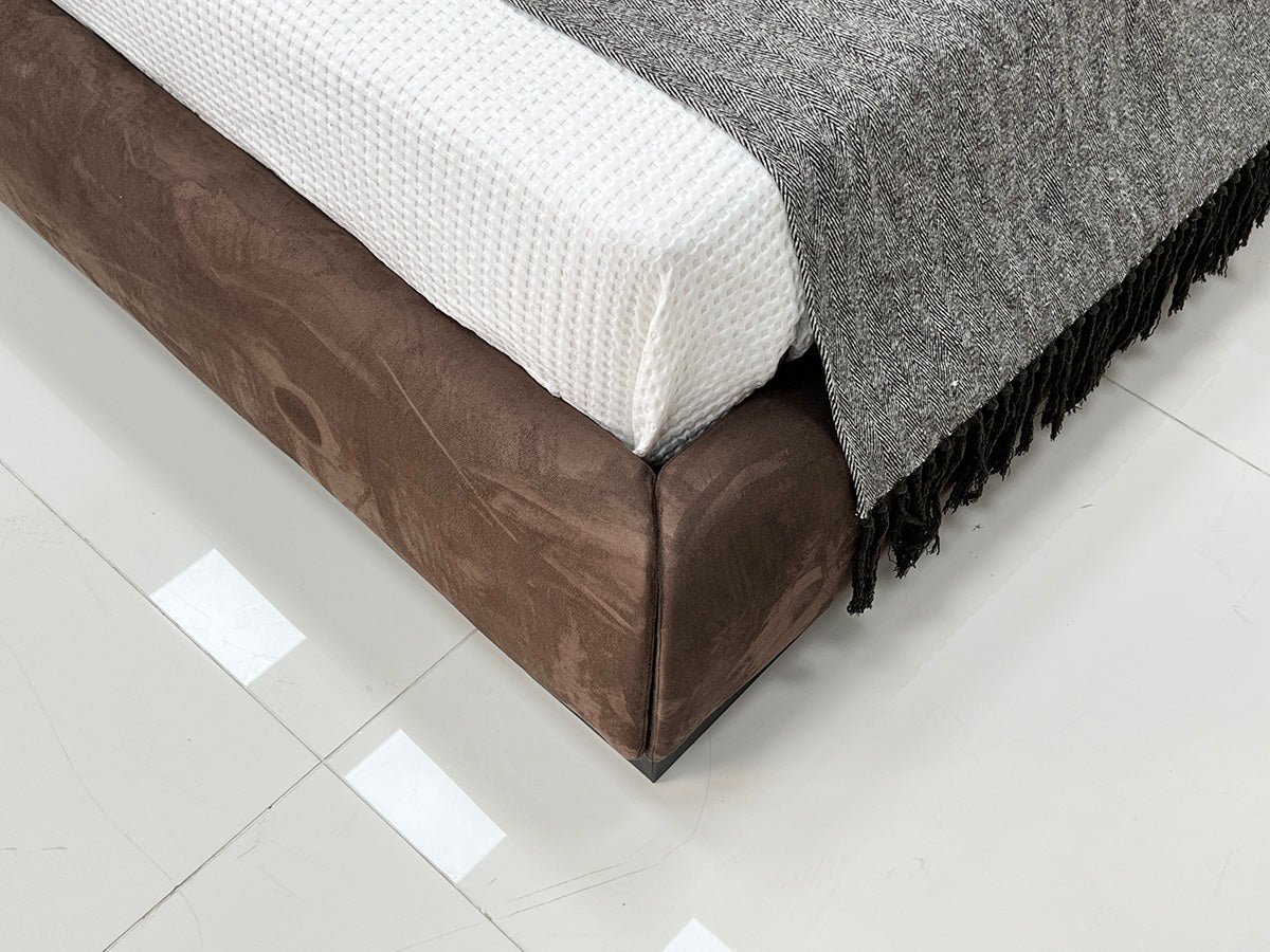 GC2127 Italian Luxury Leather Upholstered Bed