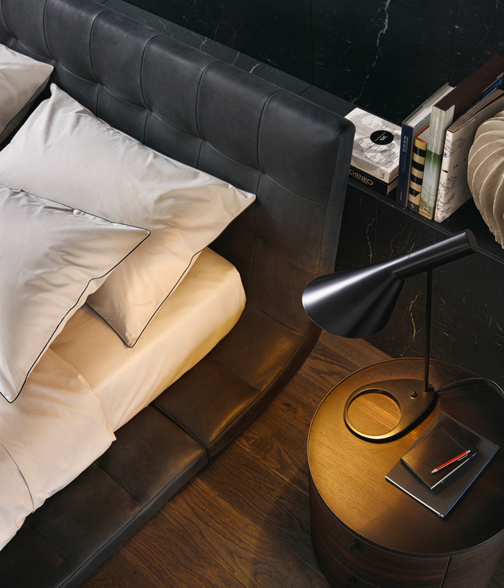 سرير مبطن بتصميم إيطالي بسيط GC2238