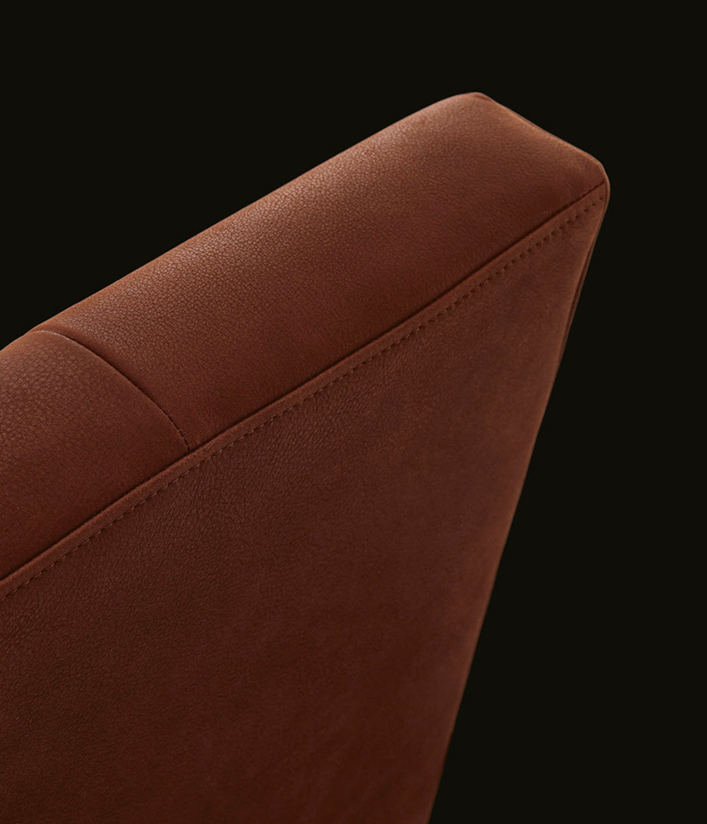 سرير مبطن بتصميم إيطالي بسيط GC2238