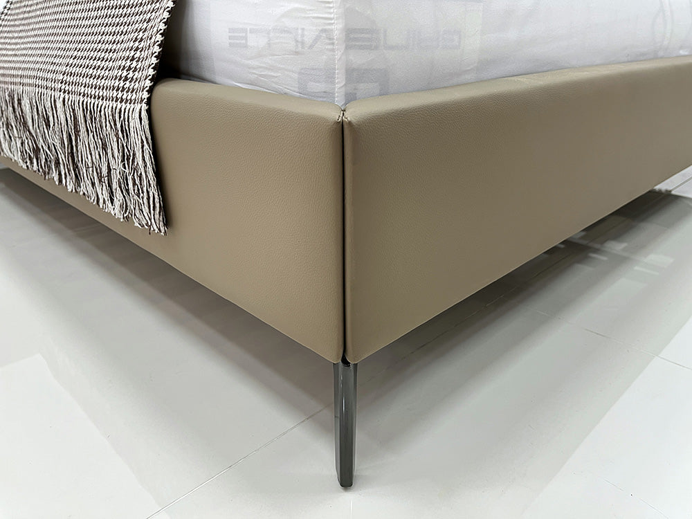 GC2241 Comfortable Villa Up-holstered Bed