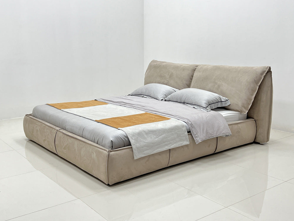 سرير GC2248 بتصميم عصري أنيق مبطن بنعومة