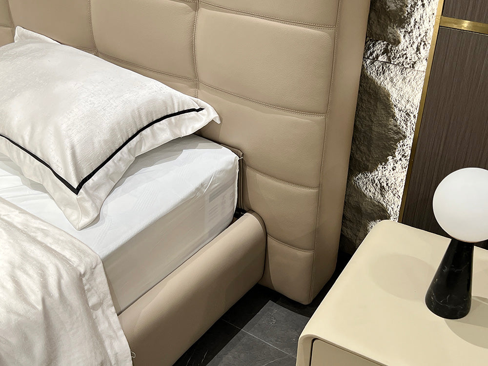 GC2307 Italian Tufted Up-holstered Bed