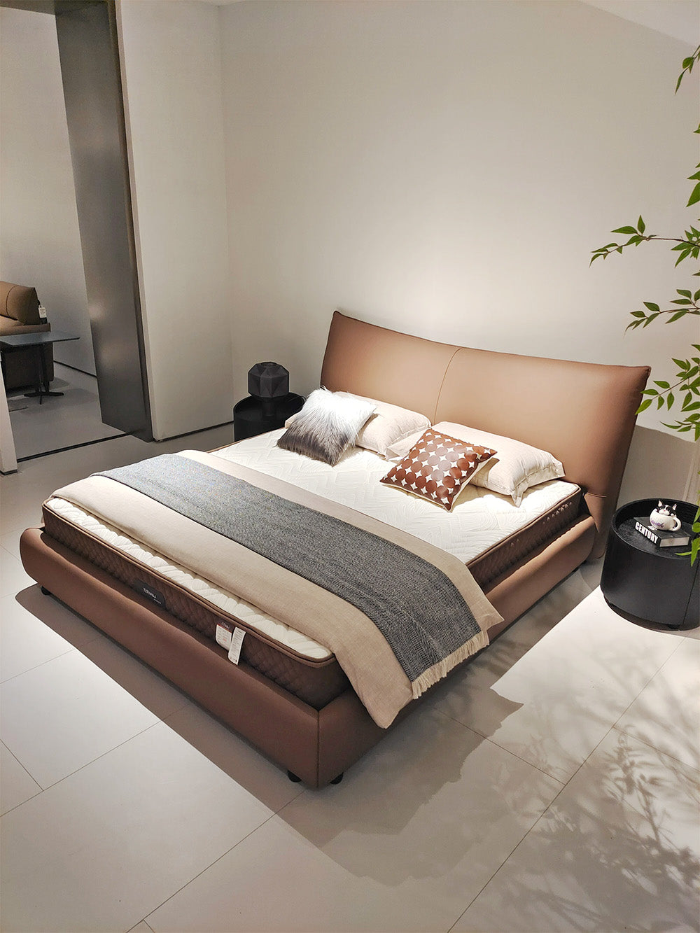 GC2311 Modern Leather Up-holstered Bed