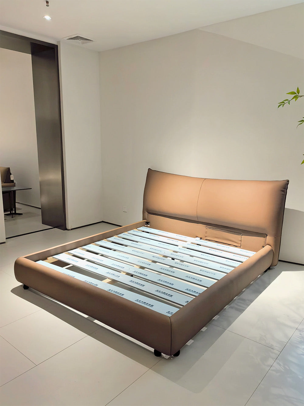 GC2311 Modern Leather Up-holstered Bed